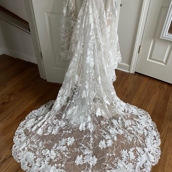 Ines Di Santo Lace, Ivory Wedding Dress - Picture 8 of 13
